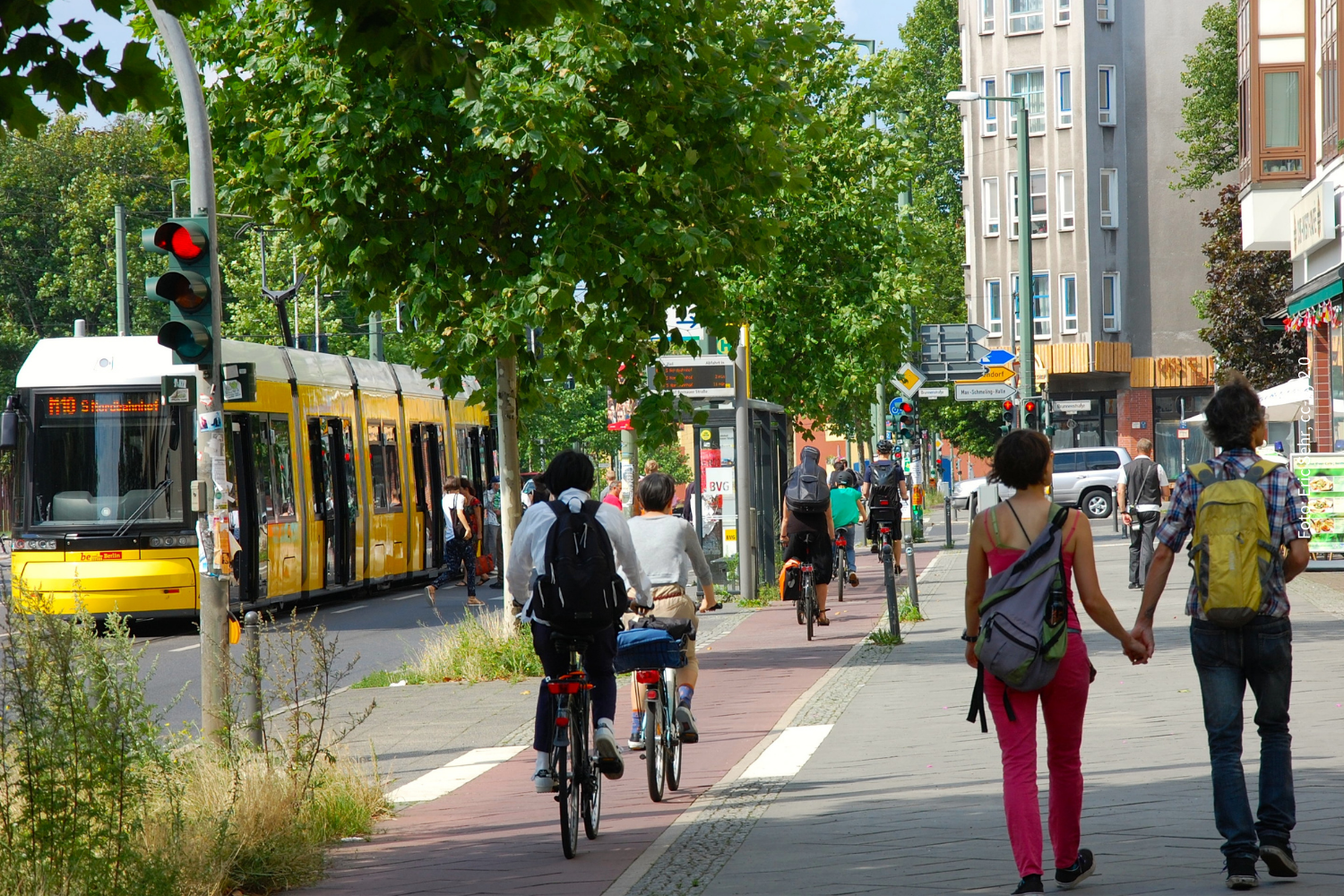 So kann Verkehrswende aussehen: Mehr Platz für Menschen zu Fuß, auf dem Rad und öffentlichen Nahverkehr
