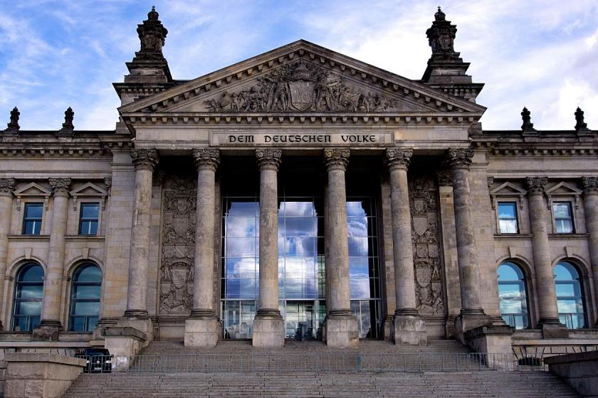 Frontalansicht Deutscher Bundestag