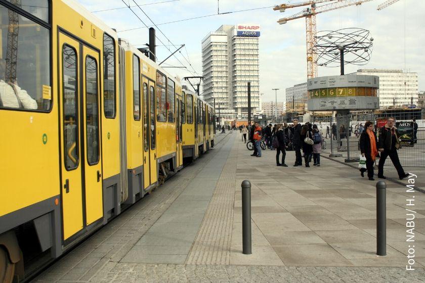 Tram am Berliner Alexanderplatz