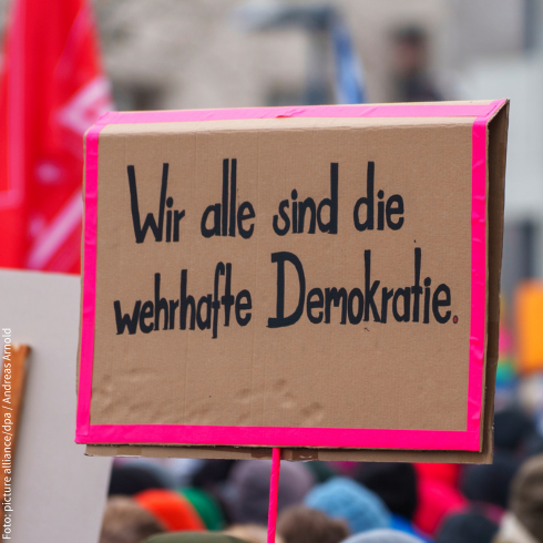 Demonstration gegen Rechtsextremismus in Offenbach / Foto: picture alliance/dpa/Andreas Arnold